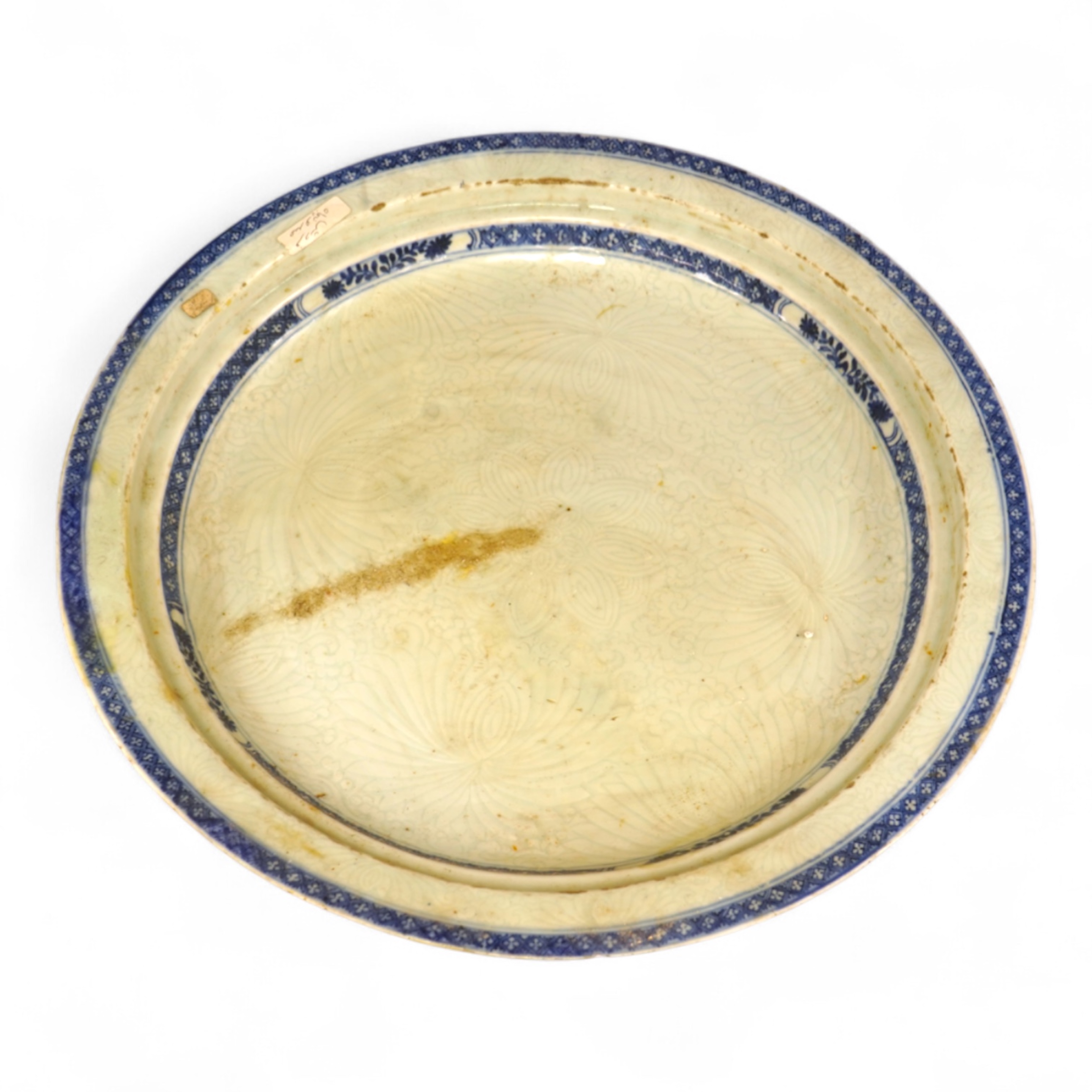 An 18th century Chinese export blue and white dish, 42cm